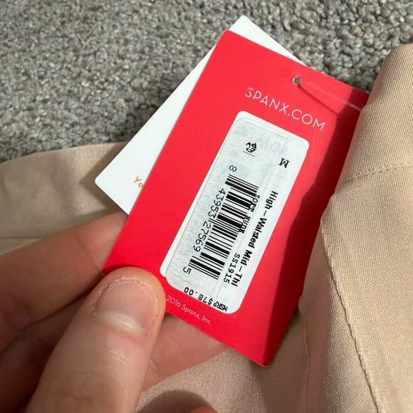 NWT SPANXsculpt OnCore High-Waisted Mid-Thigh Short in Oat Size Medium Shapewear - Picture 6 of 13